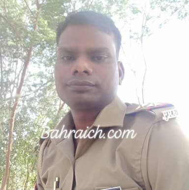 #bahraich इनसे मिलिए ये है तत्कालीन मटेरा थानाध्यक्ष सुरेंद्र बौद्ध इनके व दो अन्य साथियों द्वारा पीड़ित को थाने से छोड़...
