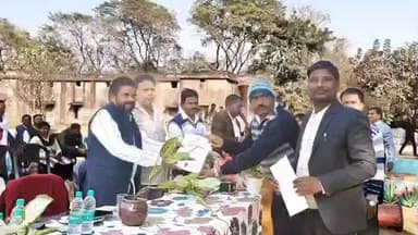 बहरागोड़ा: बहरागोड़ा प्लस टू उच्च विद्यालय में अभिभावक-शिक्षक सम्मेलन, विधायक समीर महंती ने विद्यार्थियों की सराहना की