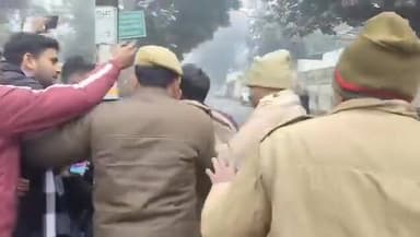 स्व. सोनू कश्यप को न्याय दिलाने निकले लोग, पुलिस ने जगह-जगह रोका रास्ता
#everyoneシ゚
#policeprashasan #up
#shortsreelsvi...