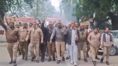 बहराइच एसडीएम महसी के खिलाफ कलेक्ट्रेट# परिसर में होमगार्डों# का प्रदर्शन महसी में तैनात एसडीएम पर ब्राह्मण समाज के होम...