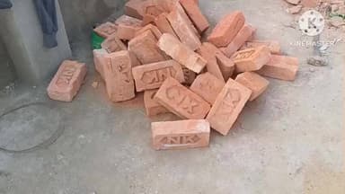 करगहर: उच्चतर विद्यालय करगहर के भवन निर्माण में घटिया गुणवत्ता की ईट का किया जा रहा प्रयोग, अधिकारी मौन