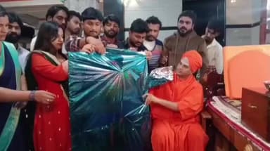 ತುಮಕೂರು: ಸಿದ್ದಗಂಗಾ ಮಠದಲ್ಲಿ ಕಿರಿಯ ಶ್ರೀಗಳಿಂದ ಪಾಳೆಗಿರಿ ಚಲನ ಚಿತ್ರದ ಫಸ್ಟ್ ಲುಕ್ ಅನಾವರಣ