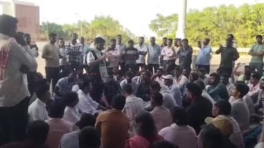 નાંદોદ: SOU ખાતે ઈલેક્ટ્રીક બસના ડ્રાઇવરોની હડતાલ ની મુલાકાત ડેડીયાપાડા પૂર્વ ધારાસભ્ય મહેશ વસાવા કરી.