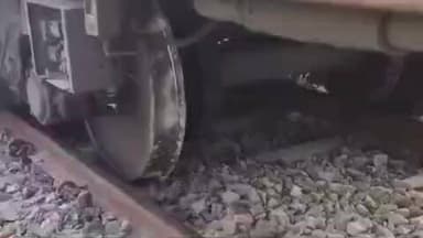 राजगीर: राजगीर रेलवे स्टेशन परिसर में स्पेयर कोच के चार पहिए पटरी से उतरे, कोई जनहानि नहीं