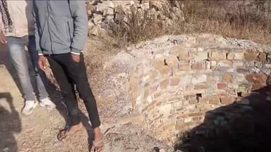 शाहबाद तहसील की ग्राम पंचायत रामपुर तलहटी में यह कुए की बाउंड्री 5 से 6 साल हो गये है टूटे हुए अभी तक इसकी मरम्मनहीं की