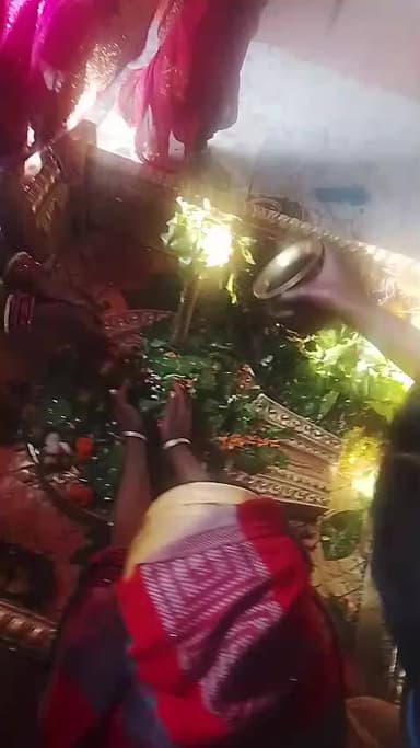 आय नवकनिवारण चतुर्दशी कय शुभ उपलक्षता पर देवण बाबा स्थान मय उमरल श्रद्धालुओं कय भीर।