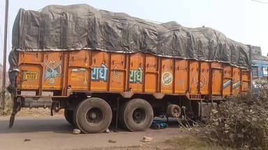 झरिया/जोरापोखर/सिंदरी: अवैध कोयले से भरे ट्रक का एक्सल टूटा, सूचना मिलने पर CISF पहुंची