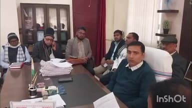 मधुपुर: गणतंत्र दिवस को लेकर मधुपुर एसडीओ ने विद्यालय के शिक्षकों व आयोजन समिति के साथ की बैठक