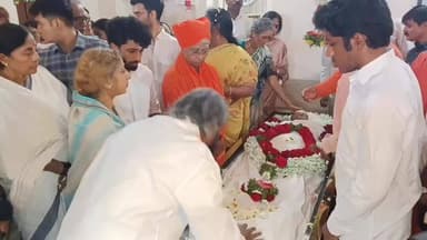 ಭಾಲ್ಕಿ: ಪಟ್ಟಣದಲ್ಲಿ ಅಗಲಿದ ಮಾಜಿ ಸಚಿವ ಭೀಮಣ್ಣ ಖಂಡ್ರೆ ಅವರ ಅಂತಿಮ ದರ್ಶನ ಪಡೆದ ಪೂಜ್ಯರು, ಪ್ರಮುಖರು