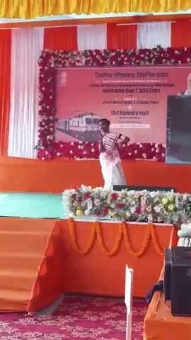 Traditional dance performances celebrating West Bengal’s rich culture light up at Gangarampur, Balurghat and Radhikapur Railway stations in West Bengal during the flagging off of the Howrah - Kamakhya #VandeBharatSleeper Train.