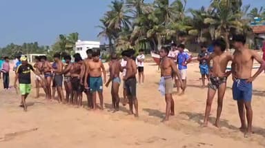 அகஸ்தீஸ்வரம்: பொங்கல் பண்டிகையை முன்னிட்டு கேசவன் புத்தன் துறை கடற்கரை கிராமத்தில் நீச்சல் போட்டி,படகு போட்டி நடைபெற்றது.