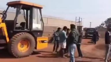 ସୁକିନ୍ଦା: ଜଟିଆ ଷ୍ଟିଲି କାରଖାନାରେ ସ୍ଥାନୀୟ ନିଯୁକ୍ତି ଦାବିରେ ସ୍ଥାନୀୟ ସମାଜସେବୀ ପ୍ରଶ୍ନଜିତି ନାୟକ ଓ ସ୍ଥାନୀୟ ଲୋକ କଲେ ଆନ୍ଦୋଳନ