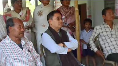 তেজপুৰ: উলুবাৰী বাসুদেৱ নামঘৰত উপস্থিত হৈ ৰাইজৰ সৈতে মত বিনিময় কৰে বৰছলা সমষ্টিৰ বিধায়ক গনেশ কুমাৰ লিম্বুৱে