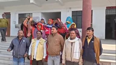 सिराथू: तहसील पहुंचे ग्रामीणों ने भाजपा नेता पर सरकारी जमीन कब्जा करने और पेड़ कटवाने का आरोप लगाते हुए एसडीएम से की शिकायत