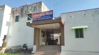 गलियाकोट: चितरी थाना अंतर्गत बिना अनुज्ञा पत्र के नंगी तलवार रखने और लोगों को डराने के आरोप में एक आरोपी किया गया गिरफ्तार