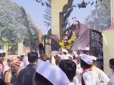 ಹುಮ್ನಾಬಾದ್: ಗಡವಂತಿಯಲ್ಲಿ ಜಾತ್ರೆ ಹಿನ್ನೆಲೆ ವೀರಭದ್ರೇಶ್ವರ ಪಲ್ಲಕ್ಕಿಯೊಂದಿಗೆ ಅಗ್ನಿಕುಂಡ ಪ್ರದಕ್ಷಿಣೆ ಹಾಕಿದ ಸಾವಿರಾರು ಭಕ್ತಾದಿಗಳು