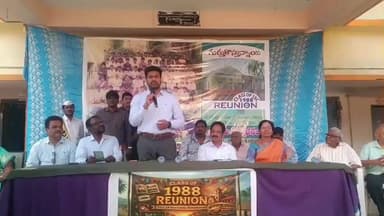ప్రతీ పాఠశాలలో పూర్వ విద్యార్థులు తమ అనుభవాలను రాబోయే తరాలకు అందించాలి: మామిడికుదురులో కోనసీమ కలెక్టర్ మహేష్