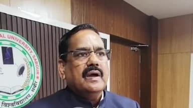 सबौर: बीएयू सबौर के कुलपति डॉ. डी. आर. सिंह ने प्रेस ब्रीफिंग में नूडल्स और नीरा का स्वाद परोसा