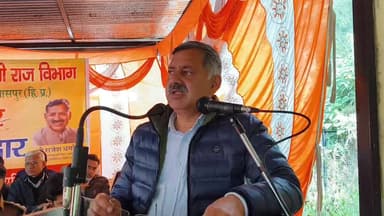 भराड़ी: घुमारवीं के मुण्डखर में सरकार के गांव के द्वार कार्यक्रम का आयोजन, मंत्री राजेश धर्माणी ने सुनीं जन समस्याएं