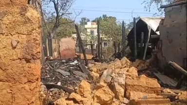 উদয়পুর: গভীর রাতে ভয়াবহ অগ্নিকাণ্ডে উদয়পুরের গর্জি বাজারের সাতটি দোকান সম্পূর্ণভাবে ভস্মীভূত হয়, পরিদর্শনে সিপিআইএম নেতৃত্বরা