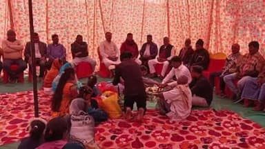 चौपारण: दिगंबर भुईयां के पुत्र के तिलकोत्सव में शामिल हुए पूर्व विधायक उमाशंकर अकेला