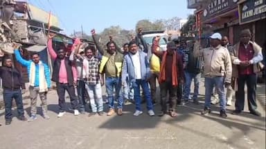 खलारी: पड़हा राजा सोमा मुंडा हत्याकांड के विरोध में झारखंड बंद, खलारी में भी व्यापक असर