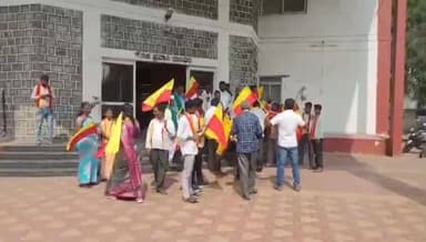 ಚಿಕ್ಕೋಡಿ: ಪಟ್ಟಣದಲ್ಲಿ ಶುಭಂ ಶೇಳಕೆ ಗಡಿಪಾರಿಗೆ ಆಗ್ರಹಿಸಿ ತಹಶೀಲ್ದಾರರ ಮೂಲಕ ಗೃಹ ಸಚಿವರಿಗೆ ಕರವೇಯಿಂದ ಮನವಿ ಪತ್ರ ಸಲ್ಲಿಕೆ