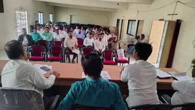 पाथ्री: पंचायत समिती सभागृहात जिल्हा परिषद निवडणुकीनिमित्त अधिकाऱ्यांची बैठक