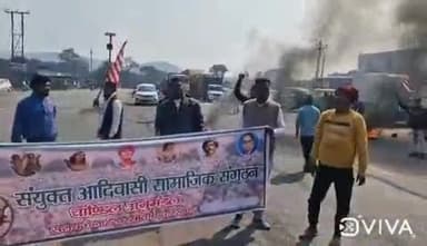 चांडिल: घोड़ानेगी चौक पर सोमा मुंडा हत्याकांड के दोषियों को फांसी की मांग को लेकर आधा घंटा जाम