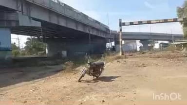 होशंगाबाद नगर: रसूलिया अंडरपास का निर्माण कार्य रुका, चौथी रेलवे लाइन बिछने के बाद फिर से शुरू होगा काम, लोग फाटक पार कर रहे