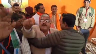 ফরিদপুর দুর্গাপুর: দুর্গাপুরে বিজেপির গোষ্ঠীদ্বন্দ্ব প্রকাশ্যে, বিজেপির পরিবর্তন সংকল্প সভার শেষে ক্ষোভে ফেটে পড়লেন বর্ষীয়ান নেতা