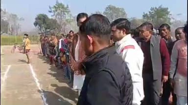 बिसवां: शिकहुवा गांव में आयोजित कबड्डी टूर्नामेंट का सांसद ने फीता काटकर किया शुभारंभ, तंबौर टीम बनी विजेता