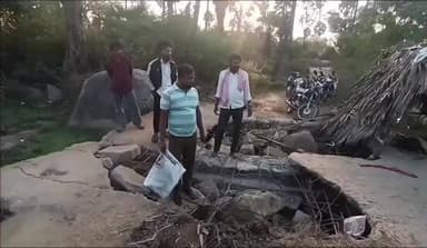 టేక్మల్: అల్లిపూర్ కూలిన బ్రిడ్జిని పట్టించుకోండి అధికారులకు రైతుల విజ్ఞప్తి