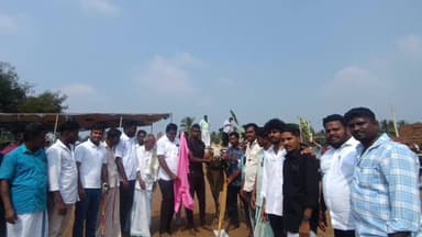 பென்னாகரம்: பென்னாகரம் அருகே மடம் கிராமத்தில் வடமாடு ஜல்லிக்கட்டு போட்டி நடைபெற்றது...