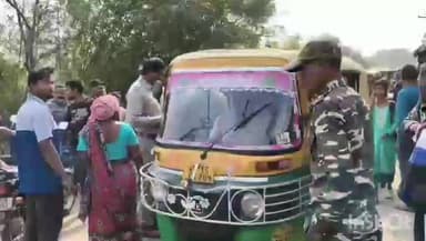 পান্ডুয়া: রাস্তা খারাপের অভিযোগ তুলে পান্ডুয়ার তিন্না ব্রিজ সংলগ্ন এলাকায় পথ অবরোধ স্থানীয়দের