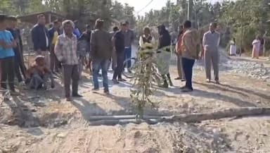 আলিপুরদুয়ার ২: শামুকতলা গ্রাম পঞ্চায়েত এলাকায় রাস্তা কেটে দিলেন এলাকার বাসিন্দারা