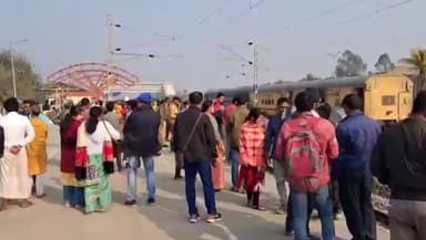 গঙ্গারামপুর: বালুরঘাট–বেঙ্গালুরু এক্সপ্রেসের শুভ উদ্বোধন উপলক্ষ্যে গঙ্গারামপুর রেলস্টেশনে জনজোয়ার