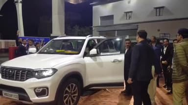 নকশালবাড়ি: উত্তরবঙ্গ সফর শেষ করে বাগডোগরা বিমান বন্দর থেকে কলকাতার উদ্দেশ্যে রওনা দিলেন মুখ্যমন্ত্রী মমতা বন্দ্যোপাধ্যায়