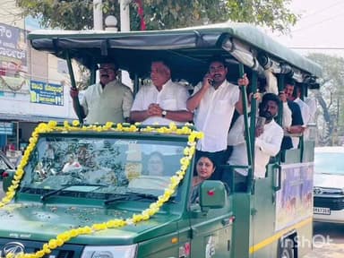 ರಾಣೇಬೆನ್ನೂರು: ನಗರದಲ್ಲಿ ರಾಣೇಬೆನ್ನೂರ್ ಪ್ರವಾಸ ವಾಹನಗಳಿಗೆ ಶಾಸಕ ಕೋಳಿವಾಡ ಚಾಲನೆ