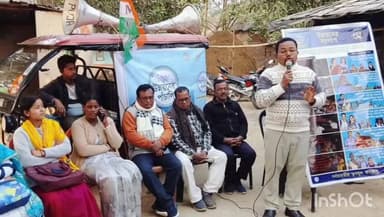 কুশমুণ্ডী: কুশমন্ডির জাহাঙ্গীরপুরে তৃণমূলের উন্নয়নের সংলাপ কর্মসূচিতে জায়ান্ট স্ক্রিনে সরকারি প্রকল্পের খতিয়ান দেখতে ভিড় মানুষের