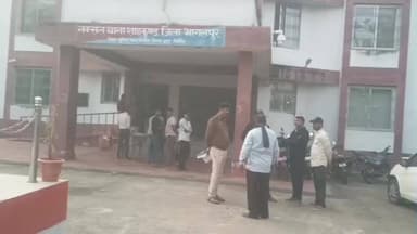 शाहकुंड: शाहकुंड थाना पुलिस ने गोरियासी गांव में छापेमारी कर दो वारंटी अभियुक्तों को किया गिरफ्तार