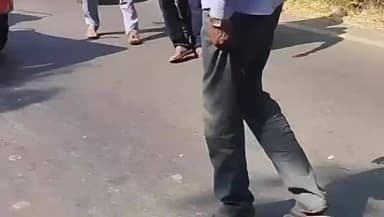 વાંસદા: વાંસદા ધરમપુર રોડ મીંઢાબારી ખાતે ટ્રેકટર બહાર કઢાયું