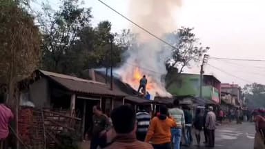 কেশিয়ারি: BREAKING :- কেশিয়াড়ীর কুসুমপুর ও নছিপুরে দুটি বাড়িতে বিধ্বংসী আগুন, ঘটনাস্থলে দমকলের ইঞ্জিন!