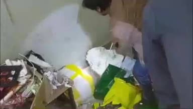 टेटिया बम्बर: उच्च विद्यालय रामचरित्र मैदान में निकला विषैला कोबरा, छात्रों में मची अफरा-तफरी, स्नेक कैचर ने किया रेस्क्यू