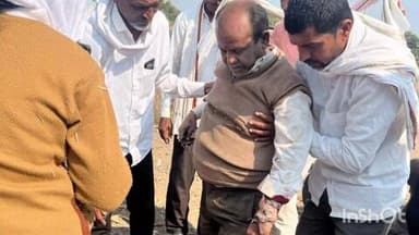 पारोळा: धुळ्याकडून पारोळा कडे येत असताना करंजी गावाजवळ मोटरसायकल रोडच्या साईडला फेकली जाऊन दोन जण जखमी