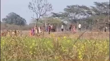 नौगढ़: चमेरबांध में रेशम विभाग की जमीन को लेकर दो पक्षों में जमकर मारपीट, वीडियो सोशल मीडिया पर हुआ वायरल