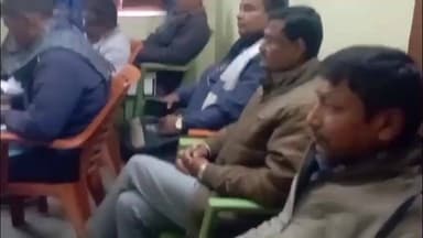 फुल्लीडूमर: फुल्लीडुमर प्रखंड के मनरेगा कार्यालय में विकास योजनाओं की प्रगति को लेकर समीक्षा बैठक आयोजित