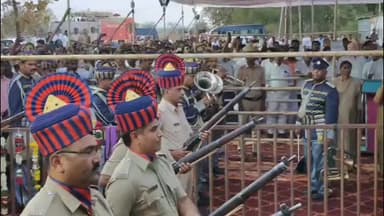 ಭಾಲ್ಕಿ: ಪಟ್ಟಣದಲ್ಲಿ ಸಕಲ ಸರ್ಕಾರಿ ಗೌರವಗಳೊಂದಿಗೆ ನೆರವೇರಿದ ಮಾಜಿ ಸಚಿವ ಭೀಮಣ್ಣ ಖಂಡ್ರೆ ಅವರ ಅಂತ್ಯಸಂಸ್ಕಾರ