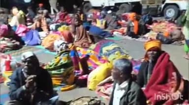 सुरगाणा: माकपाच्या वतीने विविध मागण्यांसाठी सुरगाणा येथे रस्त्यावरच मांडला ठिय्या , रात्रीचा मुक्काम रस्त्यावर