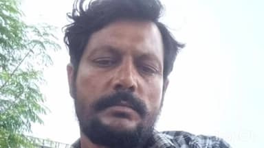 গলসি ১: বামুনারা গ্রামের মোরে ডাম্পারের ধাক্কায় মৃত ব্যক্তিকে ময়নাতদন্তের পর গ্রামে নিয়ে আসা হলে শোকের ছায়া নেমে আসে গ্রামে